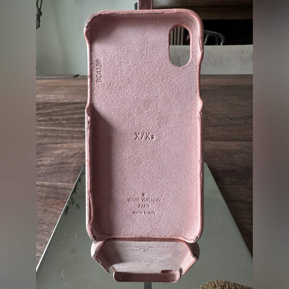 Louis Vuitton iPhone X/Xs Case - Picture 2 of 11